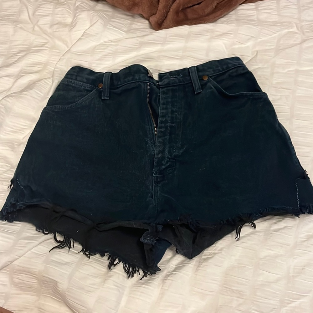 Cut off Wrangler jean shorts 9/10